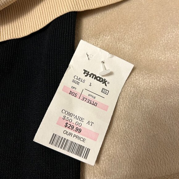 Cyrus Black and Beige Sleeveless  NWT Stretch Droop Neckline Top - Picture 4 of 7